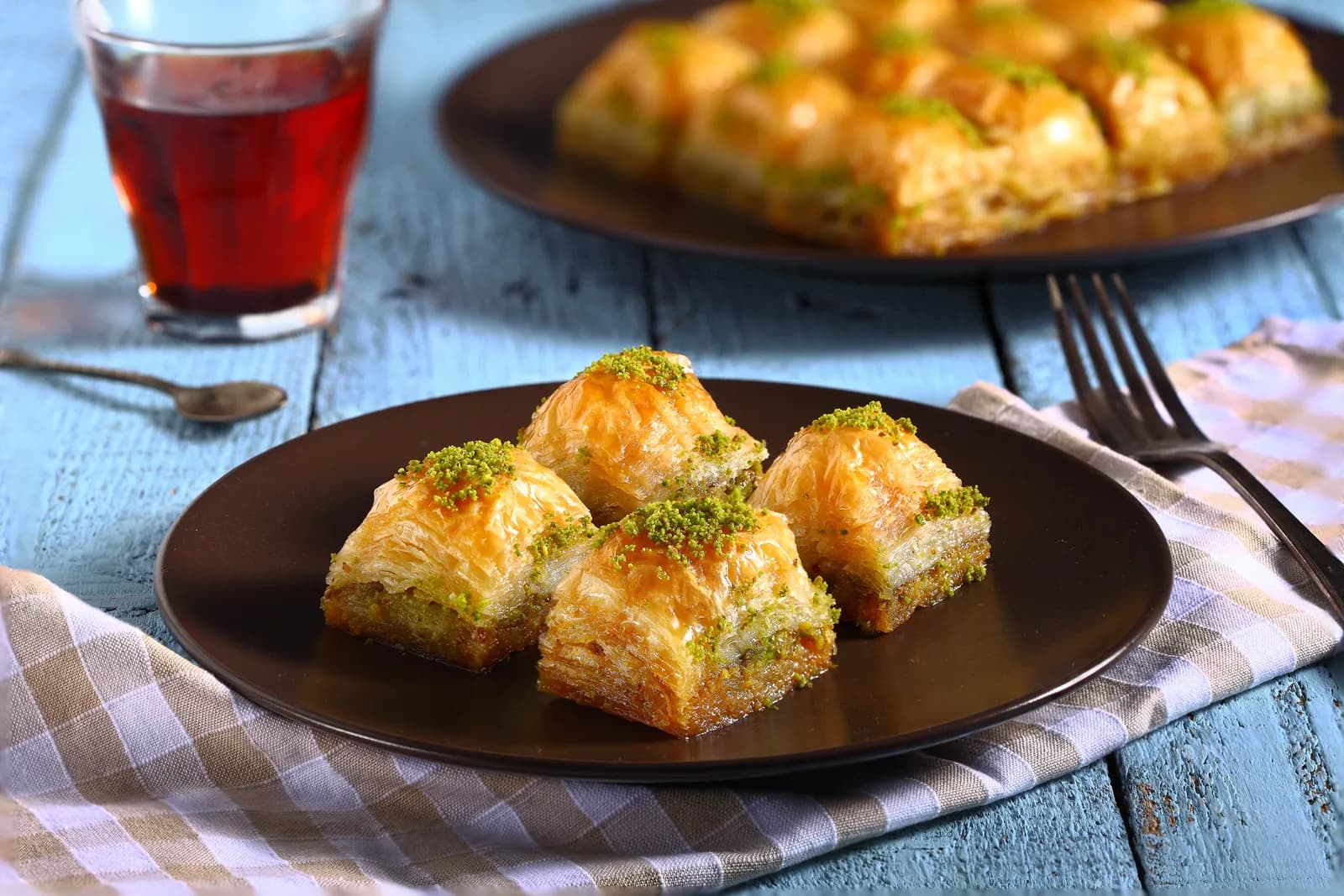 Baklava Neden 40 Kat Olur?